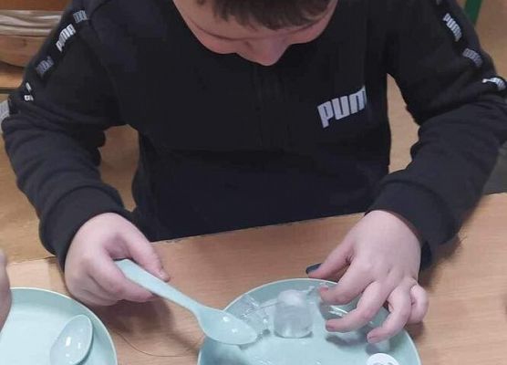 Grafika 21: Zajęcia kl. IIA w ramach projektu "Otwórz się na naukę. Eksperymenty na cztery pory roku"