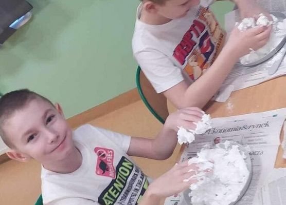 Grafika 26: Zajęcia kl. IIA w ramach projektu "Otwórz się na naukę. Eksperymenty na cztery pory roku"