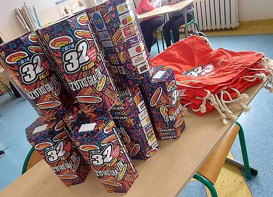 Grafika 2: Wolontariusze WOŚP ze Szkoły Podstawowej im. Jana Brzechwy w Wicku gotowi do zbiórki!