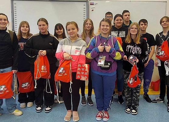 Grafika 5: Wolontariusze WOŚP ze Szkoły Podstawowej im. Jana Brzechwy w Wicku gotowi do zbiórki!