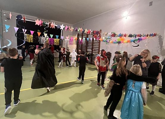 Grafika 4: Bal karnawałowy