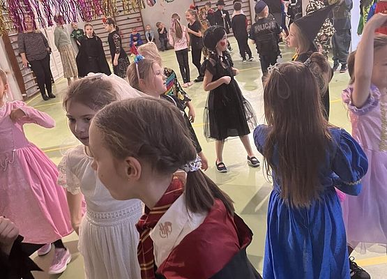 Grafika 9: Bal karnawałowy