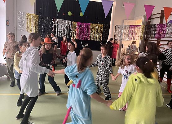 Grafika 10: Bal karnawałowy