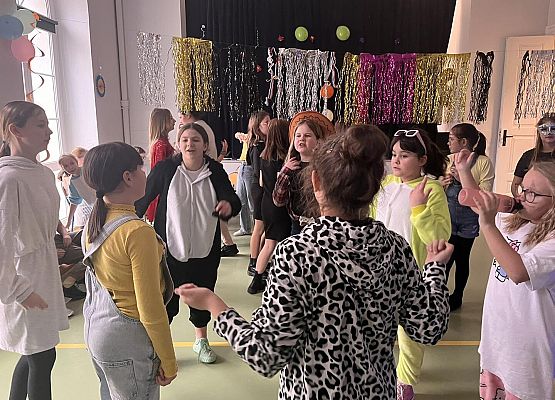 Grafika 22: Bal karnawałowy