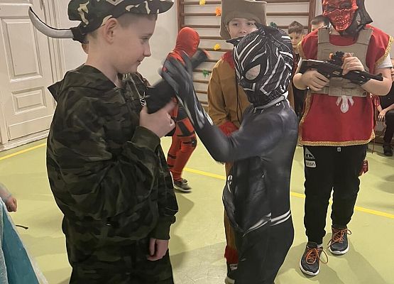 Grafika 25: Bal karnawałowy