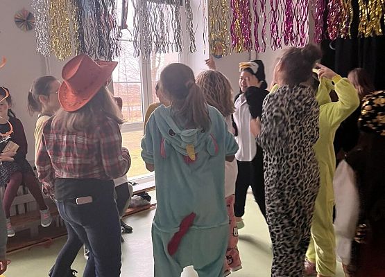 Grafika 64: Bal karnawałowy