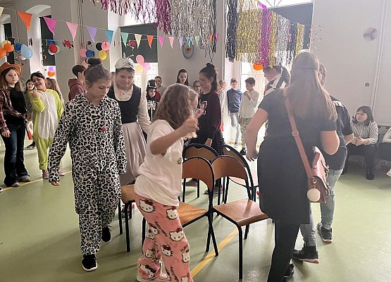 Grafika 76: Bal karnawałowy