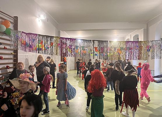 Grafika 77: Bal karnawałowy