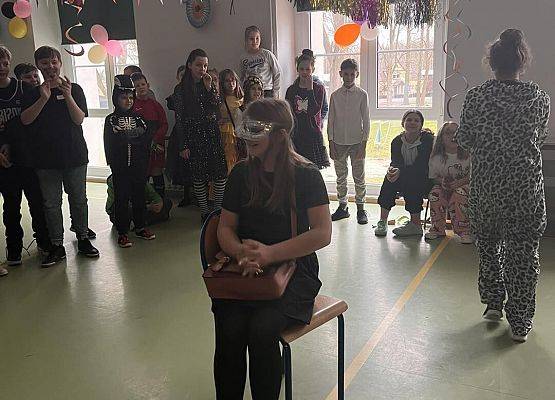 Grafika 84: Bal karnawałowy