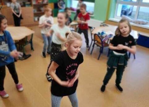 Grafika 5: Ferie zimowe w naszej szkole