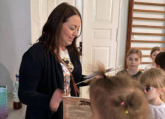 Grafika 3: Nasi uczniowie nagrodzeni w konkursach "Babcia i Dziadek świętują, wnuczęta portrety malują"  oraz „Mój jesienny przyjaciel”