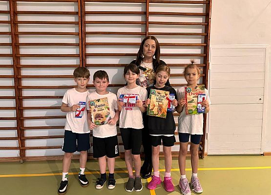 Grafika 4: Nasi uczniowie nagrodzeni w konkursach "Babcia i Dziadek świętują, wnuczęta portrety malują"  oraz „Mój jesienny przyjaciel”