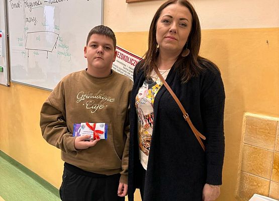 Grafika 5: Nasi uczniowie nagrodzeni w konkursach "Babcia i Dziadek świętują, wnuczęta portrety malują"  oraz „Mój jesienny przyjaciel”