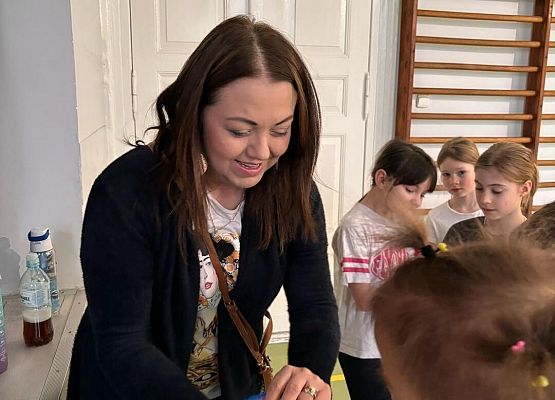 Grafika 6: Nasi uczniowie nagrodzeni w konkursach "Babcia i Dziadek świętują, wnuczęta portrety malują"  oraz „Mój jesienny przyjaciel”