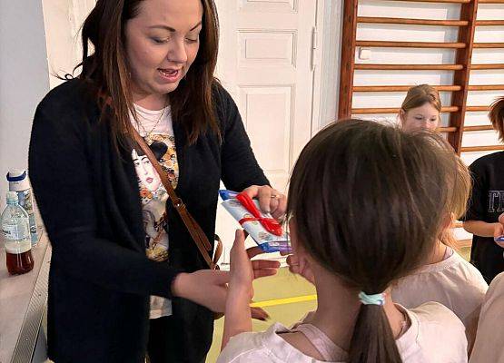 Grafika 10: Nasi uczniowie nagrodzeni w konkursach "Babcia i Dziadek świętują, wnuczęta portrety malują"  oraz „Mój jesienny przyjaciel”