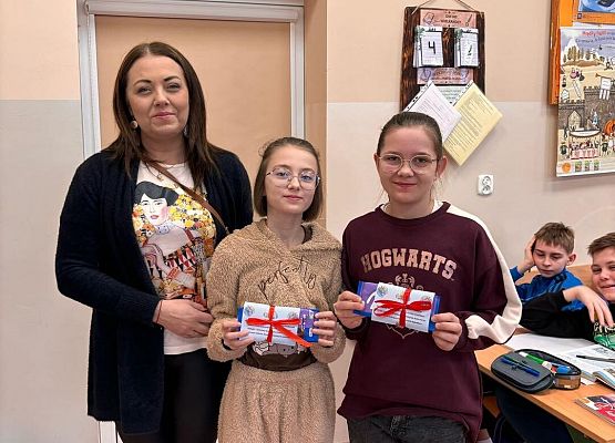 Grafika 11: Nasi uczniowie nagrodzeni w konkursach "Babcia i Dziadek świętują, wnuczęta portrety malują"  oraz „Mój jesienny przyjaciel”