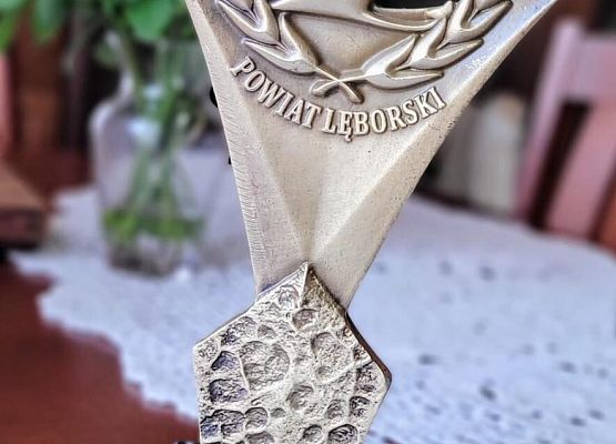 Grafika 3: Pani Renata Juszczak nagrodzona Sportowym Laurem Powiatu Lęborskiego 2023 w kategorii - "Działacz Ostatniego Ćwierćwiecza"!