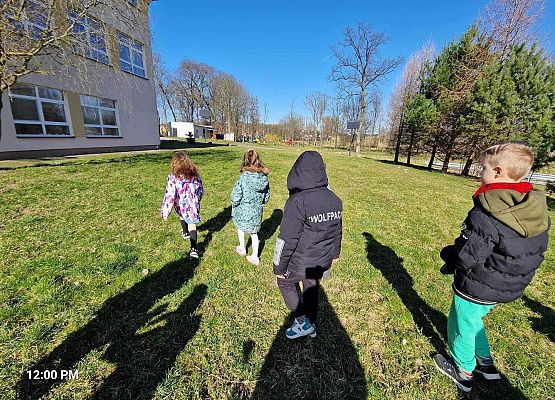 Grafika 11: IB na spacerze w poszukiwaniu wiosny