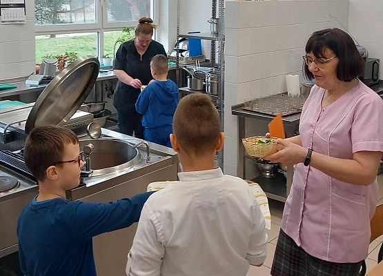 Grafika 3: Dzień Kobiet w naszej szkole