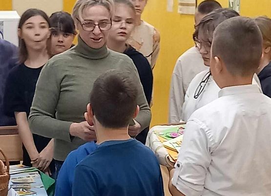 Grafika 4: Dzień Kobiet w naszej szkole