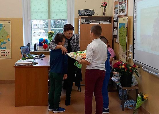 Grafika 6: Dzień Kobiet w naszej szkole