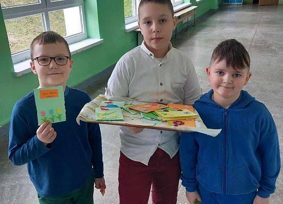 Grafika 8: Dzień Kobiet w naszej szkole