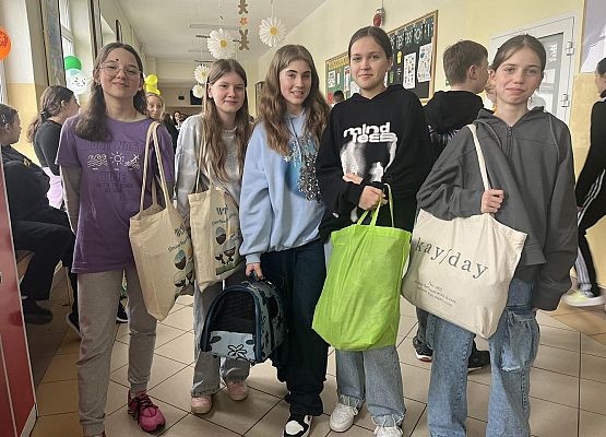 Grafika 8: Dzień Bez Plecaka, 18 marca 2024