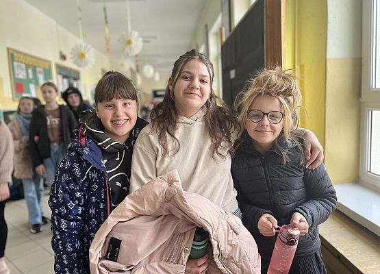 Grafika 8: 20 marca - fotorelacja z Dnia Szalonej Fryzury