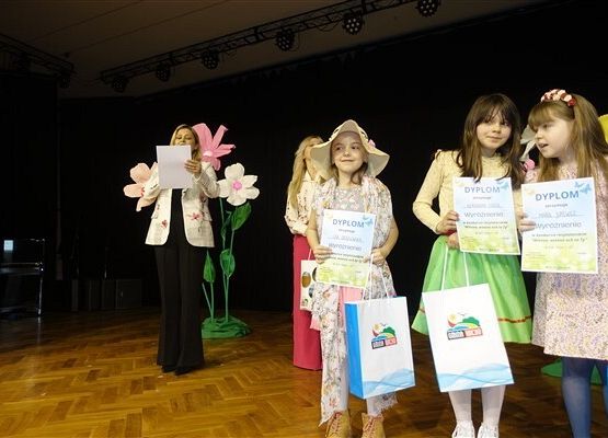 Grafika 28: Nagrody dla naszych recytatorów w kolejnej edycji konkursu recytatorskiego "Wiosna, ach to Ty"