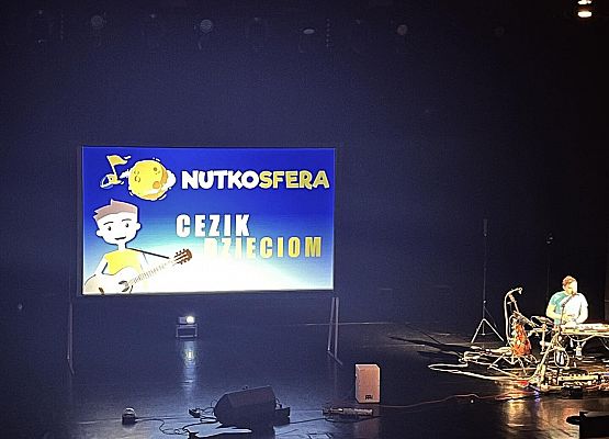 Grafika 4: Klasy czwarte i piąte bawiły na koncercie CeZika w Filharmonii Kaszubskiej w Wejherowie