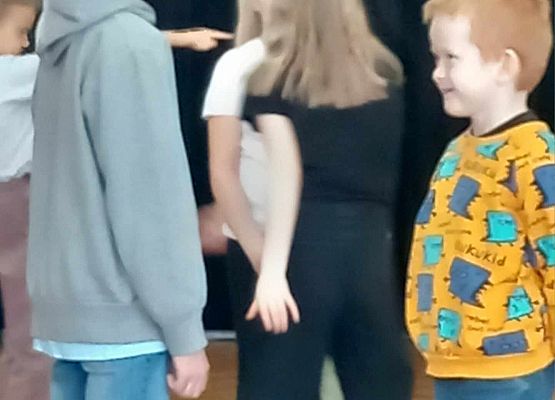 Grafika 13: Warsztaty artystyczne w GOKiS-ie dla recytatorów ze szkoły w Wicku