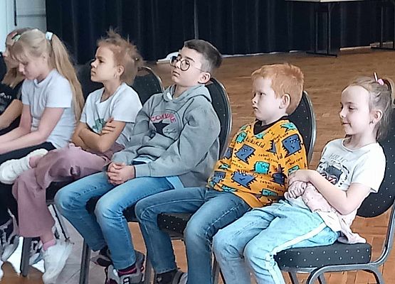 Grafika 18: Warsztaty artystyczne w GOKiS-ie dla recytatorów ze szkoły w Wicku