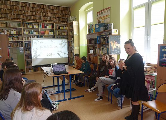 Grafika 1: Siódmoklasiści wzięli udział w wykładzie o zwyczajach wiosennych i wielkanocnych