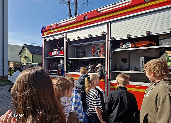 Grafika 11: Gminne eliminacje do Turnieju Wiedzy Pożarniczej w szkole w Wicku