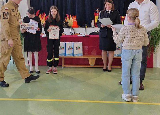 Grafika 28: Gminne eliminacje do Turnieju Wiedzy Pożarniczej w szkole w Wicku