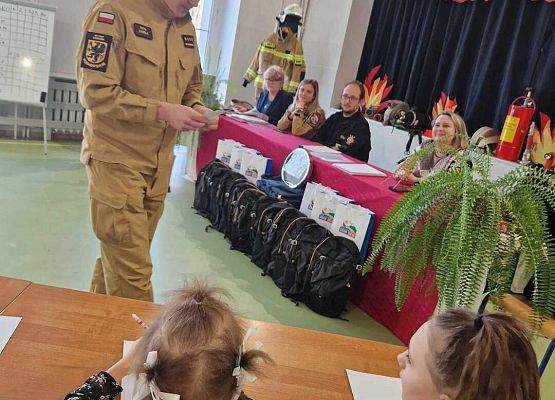 Grafika 29: Gminne eliminacje do Turnieju Wiedzy Pożarniczej w szkole w Wicku