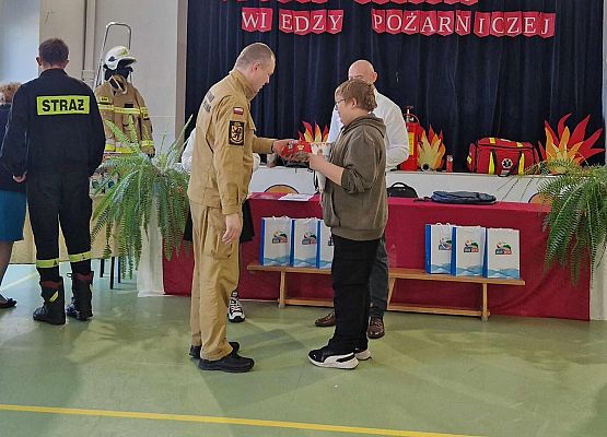 Grafika 35: Gminne eliminacje do Turnieju Wiedzy Pożarniczej w szkole w Wicku