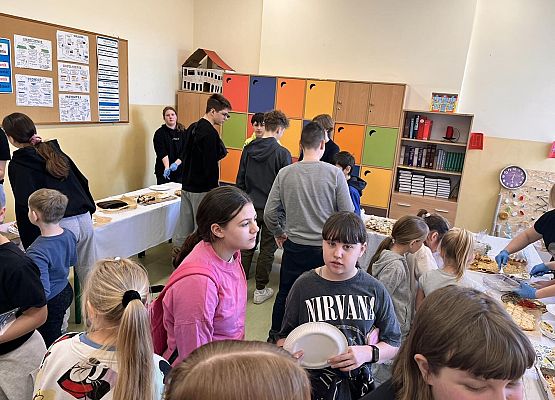 Grafika 3: "Ciasto dla Adriana" - podsumowanie akcji