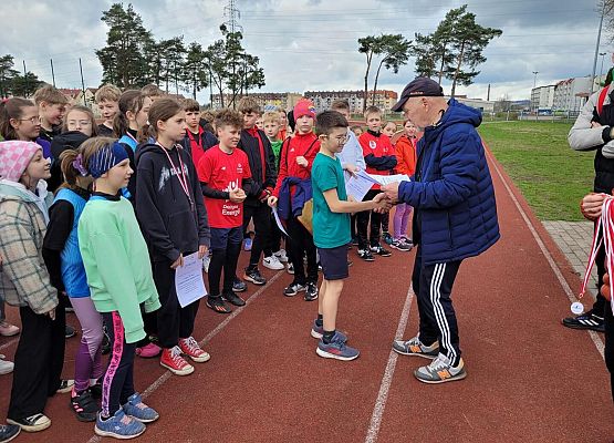 Grafika 3: 3x brąz dla naszych uczniów w powiatowych drużynowych biegach przełajowych