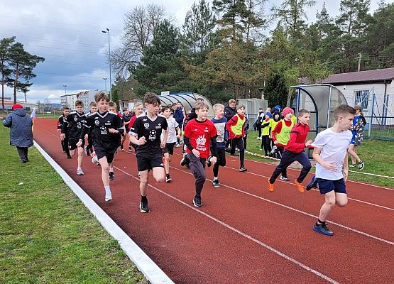 Grafika 7: 3x brąz dla naszych uczniów w powiatowych drużynowych biegach przełajowych