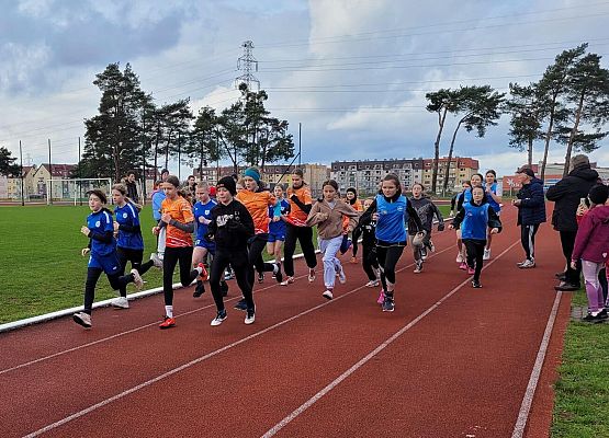 Grafika 12: 3x brąz dla naszych uczniów w powiatowych drużynowych biegach przełajowych