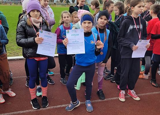 Grafika 15: 3x brąz dla naszych uczniów w powiatowych drużynowych biegach przełajowych