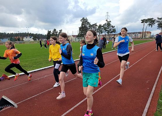 Grafika 16: 3x brąz dla naszych uczniów w powiatowych drużynowych biegach przełajowych