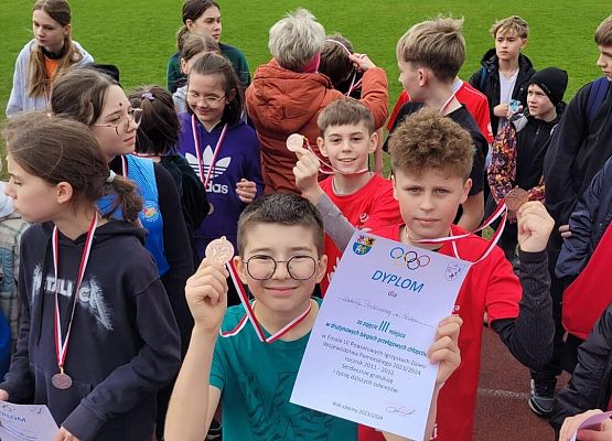 Grafika 18: 3x brąz dla naszych uczniów w powiatowych drużynowych biegach przełajowych