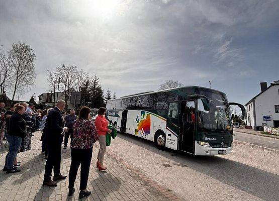 Grafika 2: Klasa siódma SP Wicko wyruszyła na podbój Paryża:)
