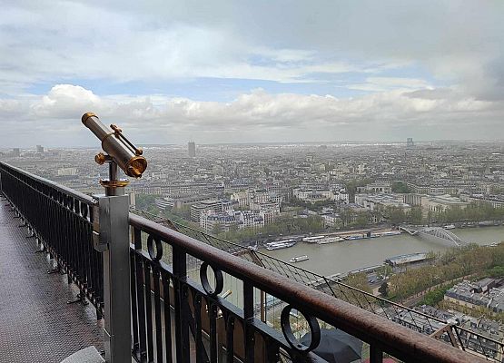 Grafika 4: Siódmoklasiści w Paryżu