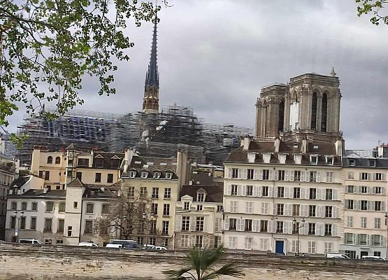 Grafika 6: Siódmoklasiści w Paryżu