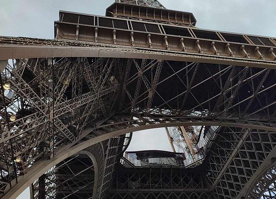 Grafika 10: Siódmoklasiści w Paryżu