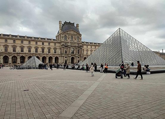 Grafika 1: Siódmoklasiści w Paryżu - dzień czwarty