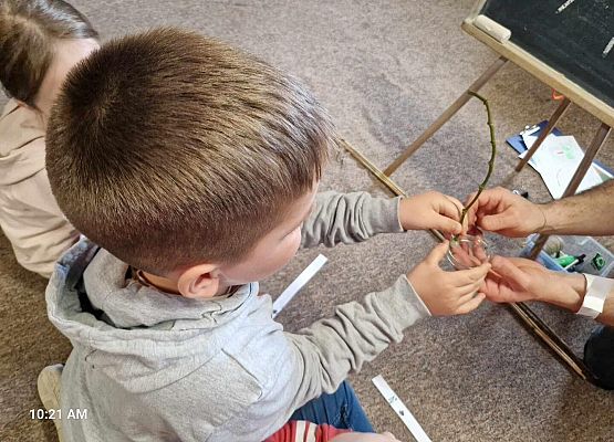 Grafika 5: Nasi uczniowie wzięli udział w przyrodniczych warsztatach edukacyjnych w Bibliotece Gminnej w Wicku